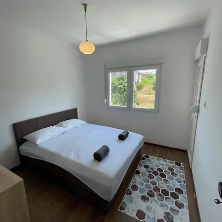 Entire 1-Bedroom Apartment With Free Parking Podgorica Exterior photo