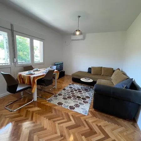 Entire 1-Bedroom Apartment With Free Parking Podgorica Exterior photo