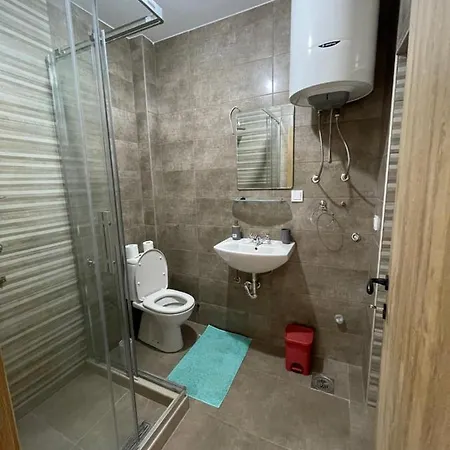 Entire 1-Bedroom Apartment With Free Parking Podgorica Exterior photo