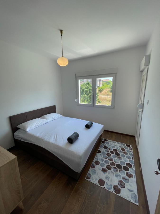 Entire 1-bedroom With Free Parking *