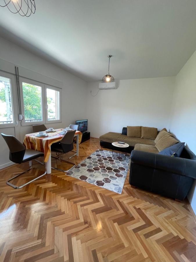Apartment Entire 1-bedroom With Free Parking