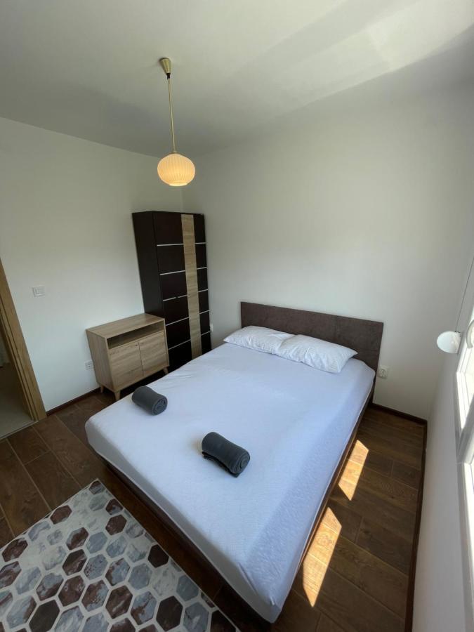 Entire 1-bedroom With Free Parking *