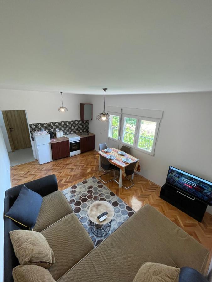 Entire 1-bedroom With Free Parking *