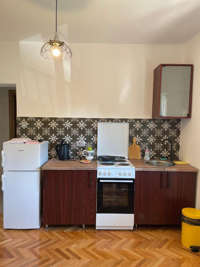 Entire 1-bedroom With Free Parking Apartment *