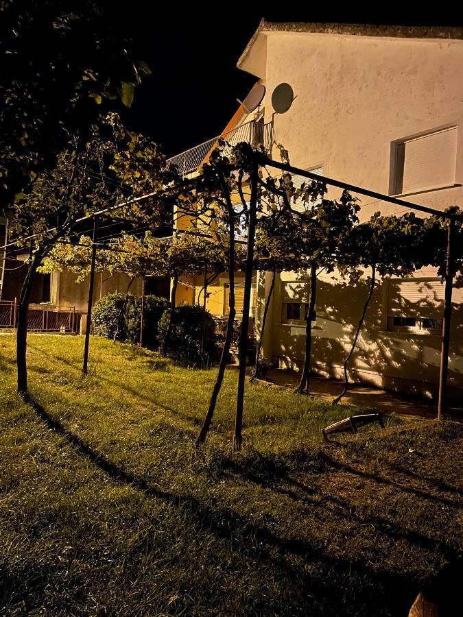 Apartment Entire 1-bedroom With Free Parking